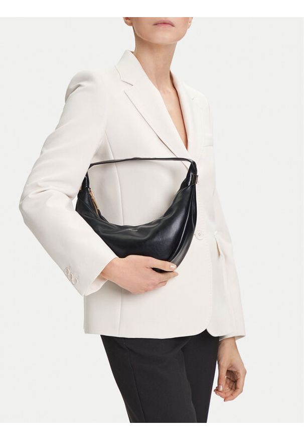 Calvin Klein Torebka Pinched Soft Crescent Sm LV04F3010G Czarny. Kolor: czarny. Materiał: skórzane