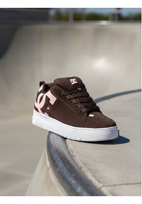DC Shoes Sneakersy CEO-COURT GRAFFIK PLATFORM DC02422210 Brązowy. Kolor: brązowy. Materiał: zamsz, skóra. Obcas: na platformie #7