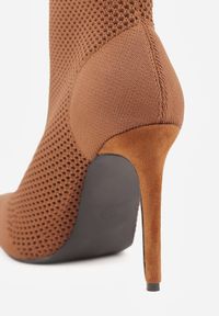 Born2be - Brązowe Skarpetkowe Botki VICES na Szpilce z Cholewką o Strukturalnym Splocie Lodinia. Okazja: na co dzień, na spotkanie biznesowe, na randkę, do pracy. Zapięcie: bez zapięcia. Kolor: brązowy. Materiał: jeans. Szerokość cholewki: normalna. Wzór: ze splotem. Obcas: na szpilce. Styl: casual, biznesowy, elegancki, klasyczny #7