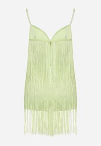 Born2be - Zielony Krótki Kombinezon z Długimi Frędzlami i Regulowanymi Ramiączkami Odenthe. Kolor: zielony. Długość rękawa: na ramiączkach. Długość: krótkie. Wzór: aplikacja #4