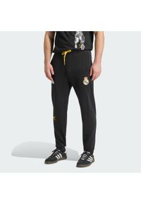 Adidas - Spodnie adidas Real Madrid Avengers. Kolor: czarny. Wzór: motyw z bajki. Sport: piłka nożna #1