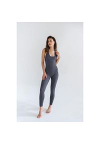MOONHOLI - Kombinezon do jogi Moonholi Marbella z odkrytymi plecami. Kolor: szary. Styl: sportowy #1