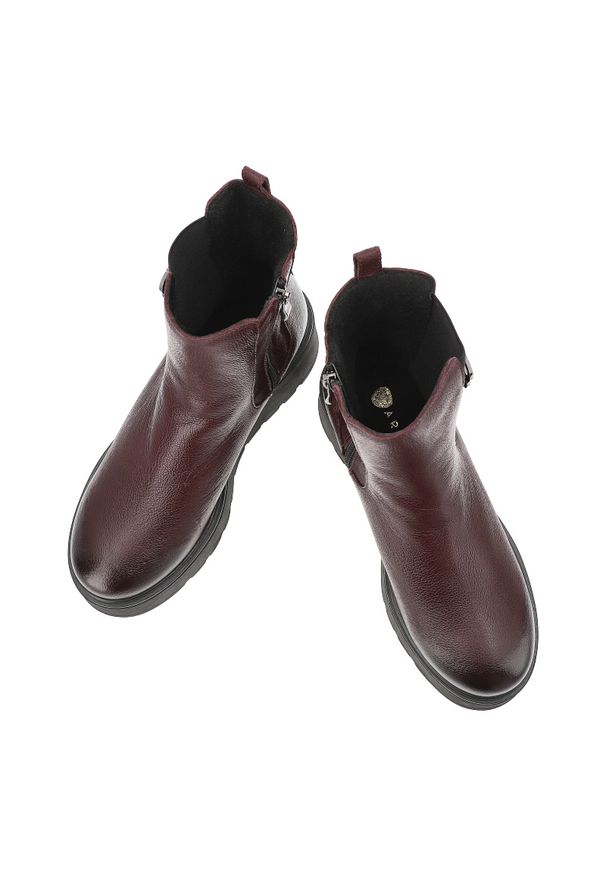 Bordowe Botki Armodo Eleganckie Obuwie Damskie Na Koturnie. Kolor: czerwony. Materiał: skóra. Wzór: aplikacja. Sezon: zima, jesień. Obcas: na koturnie. Styl: elegancki