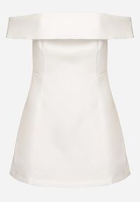 Born2be - Biała Taliowana Sukienka z Dekoltem Bandeau z Zakładką Zelzemis. Kolor: biały. Styl: klasyczny, elegancki #4