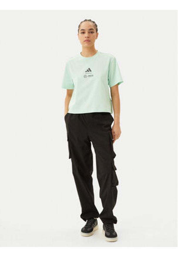 Adidas - adidas T-Shirt Mercedes - AMG Petronas Formula One Team Premium JY3077 Zielony Loose Fit. Kolor: zielony. Materiał: bawełna