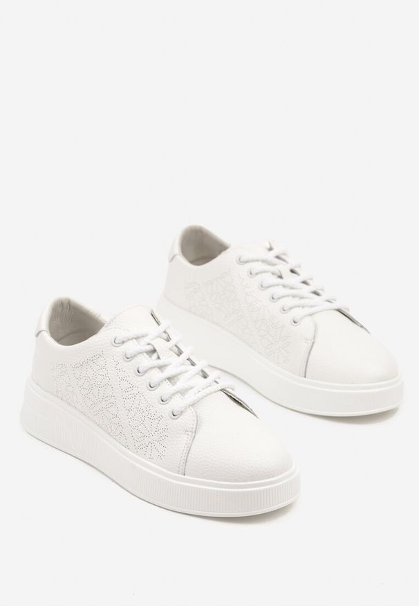 Renee - Białe Skórzane Sneakersy w Stylu Tenisówek Zdobione Perforacją Korelevia. Okazja: na co dzień. Kolor: biały. Materiał: skóra. Szerokość cholewki: normalna. Wzór: aplikacja