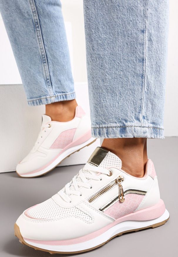 Renee - Biało-Różowe Sneakersy z Suwakiem i Metaliczną Wstawką Jolei. Kolor: różowy. Materiał: jeans