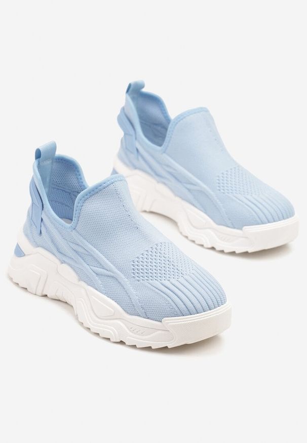 Renee - Jasnoniebieskie Siateczkowe Buty Sportowe Sneakersy Wsuwane Zdobione Tłoczeniami Nusadela. Zapięcie: bez zapięcia. Kolor: niebieski. Materiał: jeans. Wzór: aplikacja