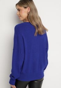 Born2be - Granatowy Sweter z Dekoltem w V z Domieszką Kaszmiru Mariara. Okazja: na co dzień. Typ kołnierza: dekolt w kształcie V. Kolor: niebieski. Materiał: kaszmir. Wzór: bez wzorów. Styl: casual #5