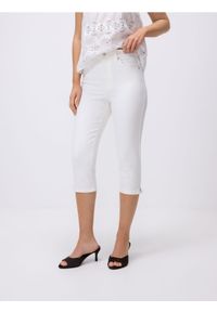 Reserved - Jeansy capri - biały. Kolor: biały #1