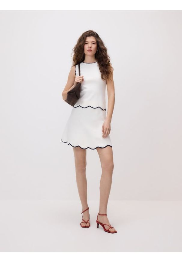 Reserved - Bluzka z kontrastową lamówką - wielobarwny. Materiał: dzianina