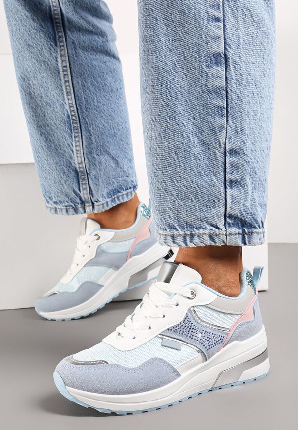 Renee - Niebieskie Sneakersy z Brokatem Cyrkoniami i Metalicznymi Wstawkami Zephramis. Kolor: niebieski. Materiał: dresówka