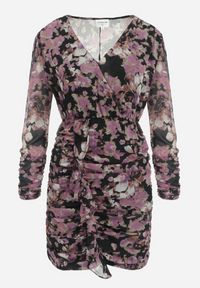 Born2be - Ciemnoróżowa Kopertowa Sukienka w Kwiaty Mini o Dopasowanym Kroju Sefexa. Typ kołnierza: dekolt kopertowy. Kolor: różowy. Wzór: kwiaty. Typ sukienki: kopertowe. Długość: mini #2