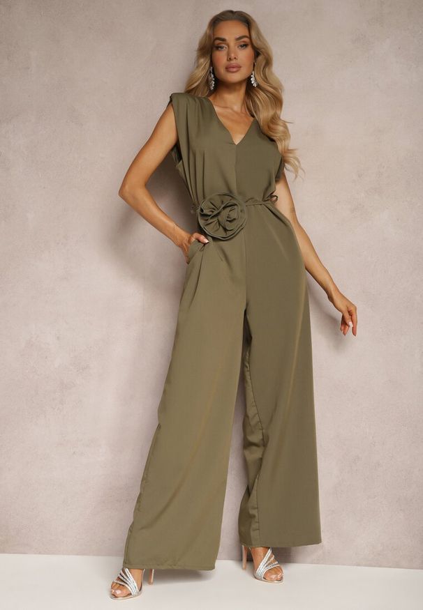 Renee - Zielony Kombinezon Wykończony Prostymi Szerokimi Nogawkami z Wiskozą i Kwiatem 3D Dimentia. Kolor: zielony. Materiał: wiskoza. Wzór: kwiaty. Styl: klasyczny