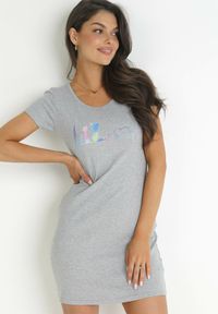 Born2be - Szara Sukienka T-shirtowa Mini z Nadrukiem Omnia. Kolor: szary. Długość rękawa: krótki rękaw. Wzór: nadruk. Długość: mini #1