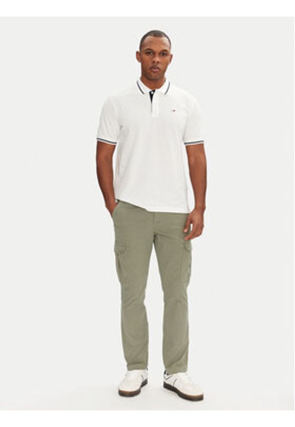 Tommy Jeans Spodnie materiałowe Austin DM0DM20281 Zielony Regular Fit. Kolor: zielony. Materiał: bawełna