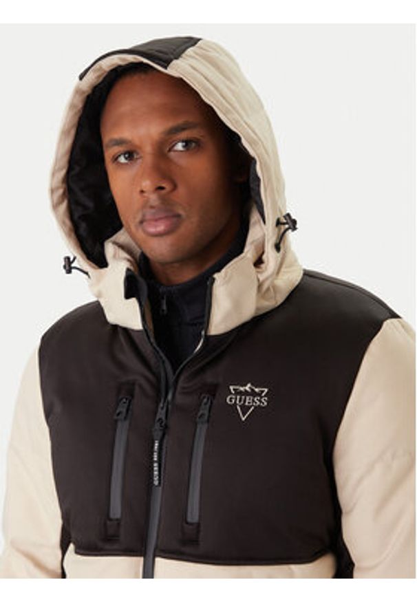Guess Kurtka narciarska M5BL0N WF182 Beżowy Regular Fit. Kolor: beżowy. Materiał: syntetyk. Sport: narciarstwo