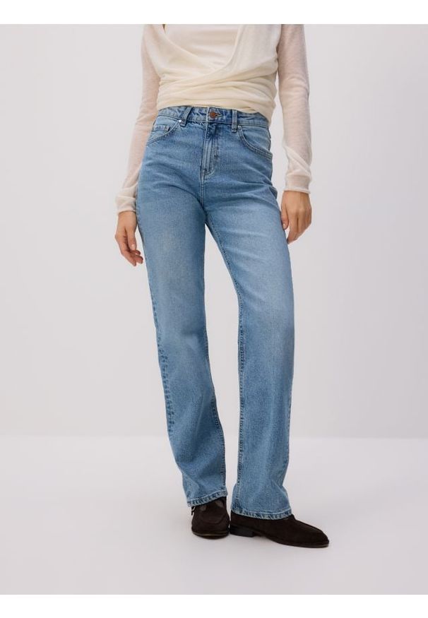 Reserved - Jeansy straight leg - niebieski. Kolor: niebieski