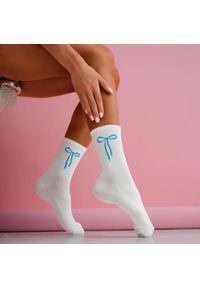Milena - Skarpetki damskie niebieska kokarda 1227. Kolor: biały. Materiał: elastan, bawełna, poliamid, materiał #1