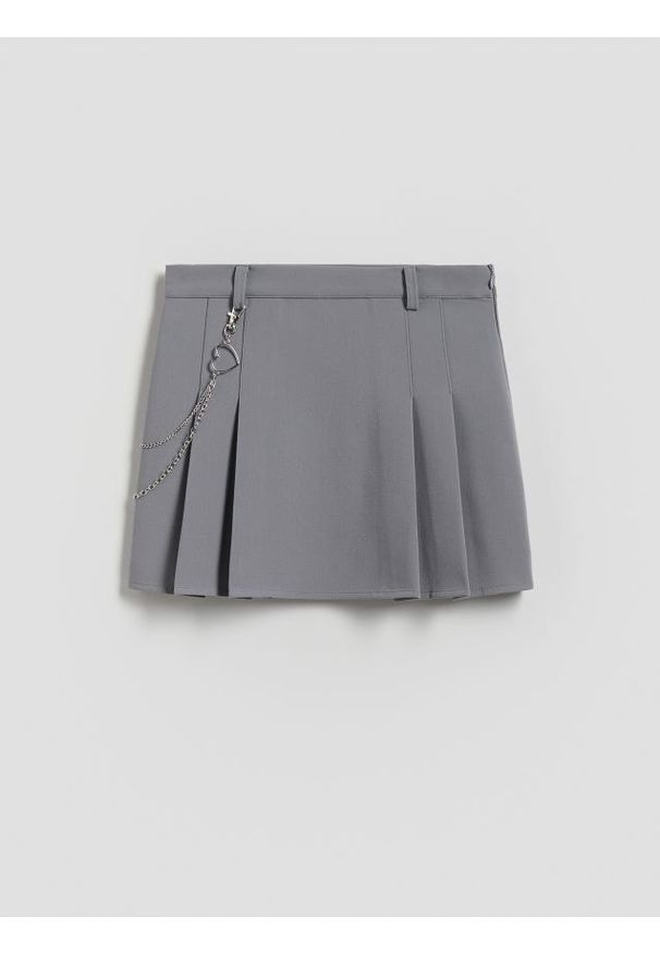Reserved - Plisowana spódnica z łańcuszkiem - ciemnoszary. Kolor: szary. Materiał: wiskoza, tkanina