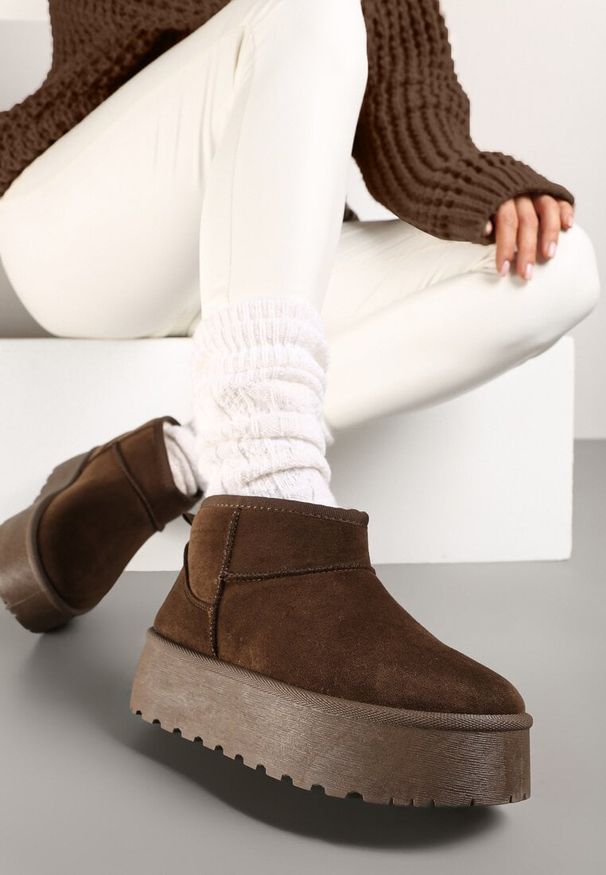 Born2be - Ciemnobrązowe Krótkie Śniegowce na Platformie Ringnalda. Okazja: na co dzień. Kolor: brązowy. Materiał: jeans, materiał, futro, wełna. Sezon: zima. Obcas: na platformie. Styl: elegancki, casual. Wysokość obcasa: średni