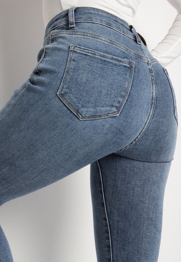 Born2be - Niebieskie Jeansy o Kroju Skinny z Wysokim Stanem Solarie. Okazja: na co dzień. Stan: podwyższony. Kolor: niebieski. Styl: casual, sportowy