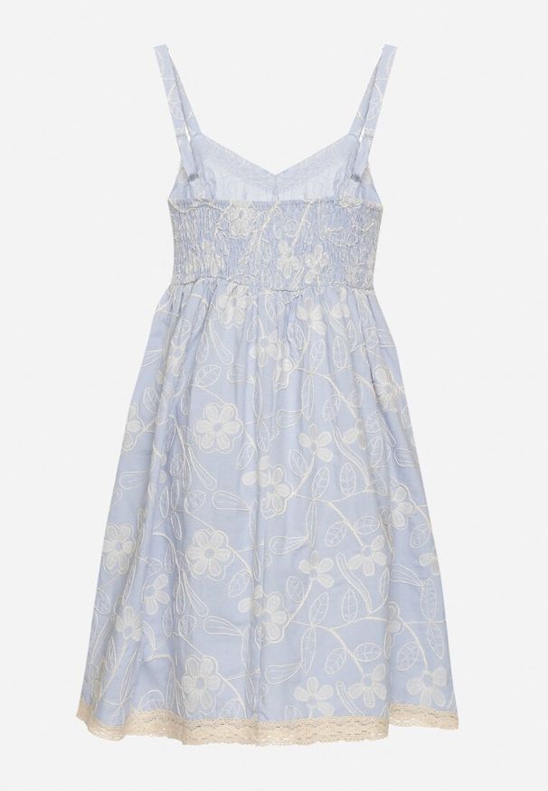 Born2be - Niebieska Bawełniana Sukienka w Kwiaty z Haftem Nilacine. Okazja: na co dzień. Kolor: niebieski. Materiał: bawełna. Długość rękawa: na ramiączkach. Wzór: kwiaty, haft. Styl: casual, elegancki