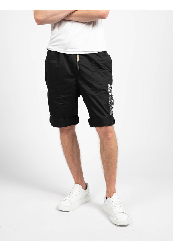 Antony Morato Szorty | MMSH00128 FA900044 | Mężczyzna | Czarny. Okazja: na co dzień. Kolor: czarny. Materiał: bawełna. Wzór: nadruk, aplikacja. Styl: casual