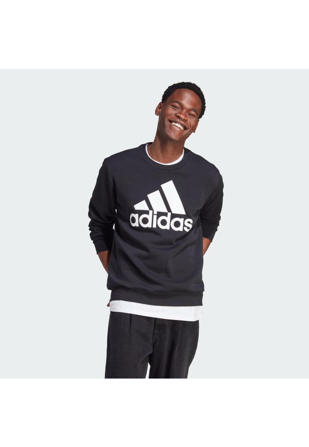 Adidas - Essentials Fleece Big Logo Sweatshirt. Kolor: czarny. Materiał: materiał. Długość rękawa: długi rękaw. Sport: fitness