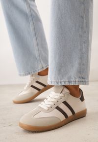 Born2be - Beżowo-Brązowe Sneakersy z Imitacji Zamszu na Płaskiej Podeszwie Memeriana. Kolor: beżowy. Materiał: zamsz. Szerokość cholewki: normalna. Obcas: na płaskiej podeszwie #1