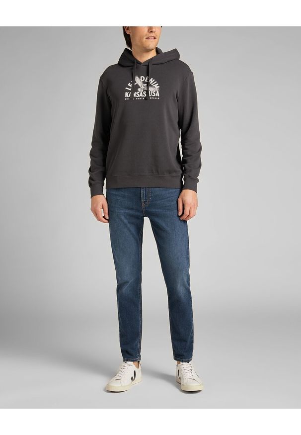 Lee - LEE GRAPHIC HOODIE MĘSKA BLUZA Z KAPTUREM LOGO WASHED BLACK L82BSPON 112140905. Typ kołnierza: kaptur