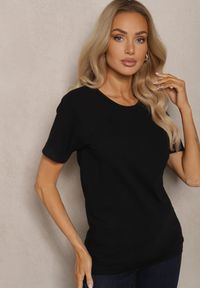 Renee - Czarny Klasyczny T-shirt z Okrągłym Płytkim Dekoltem Osarvia. Kolor: czarny. Materiał: dzianina. Styl: klasyczny