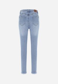 Born2be - Niebieskie Jeansy z Przetarciami na Prostych Nogawkach Ceryrran. Kolekcja: plus size. Kolor: niebieski. Wzór: aplikacja #6
