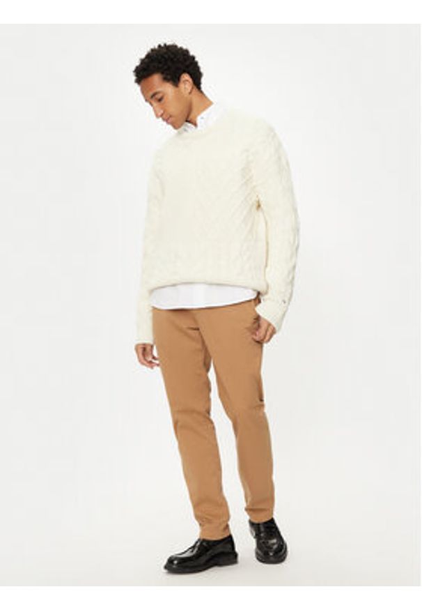 TOMMY HILFIGER - Tommy Hilfiger Sweter MW0MW36546 Biały Regular Fit. Kolor: biały. Materiał: wełna