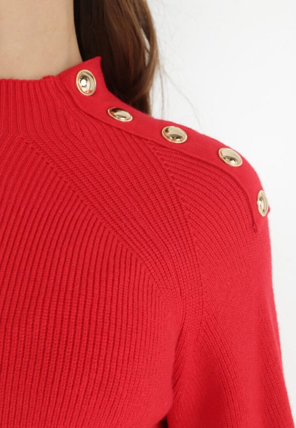 Born2be - Czerwony Sweter Dzianinowy z Długim Rękawem i Guzikami Omes. Kolor: czerwony. Materiał: dzianina. Długość rękawa: długi rękaw. Długość: długie