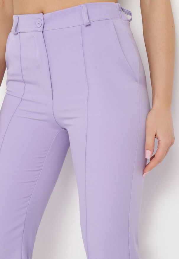 Born2be - Fioletowe Garniturowe Spodnie z Wysokim Stanem i Szerokimi Nogawkami Abigaille. Okazja: na co dzień. Stan: podwyższony. Kolor: fioletowy. Styl: casual, elegancki, klasyczny