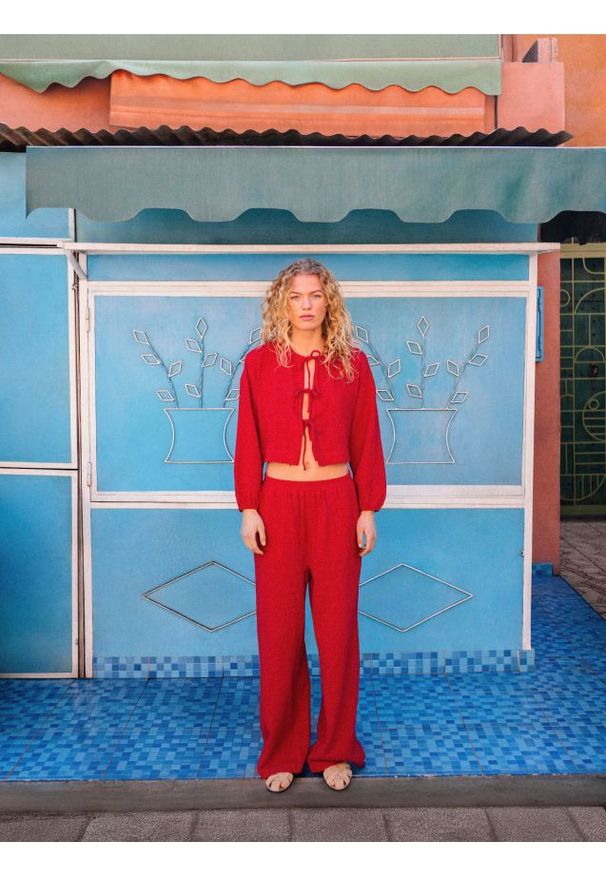 Reserved - Szerokie spodnie z muślinu - czerwony. Kolor: czerwony. Materiał: bawełna