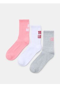 Sinsay - Prążkowane skarpetki z motywem walentynkowym 3 pack - biały. Kolor: biały. Materiał: prążkowany #1