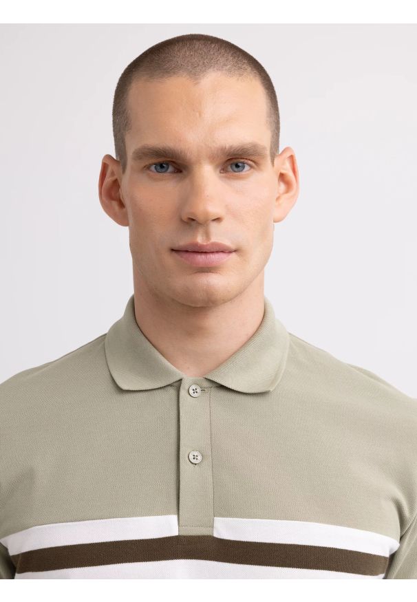 Big-Star - Koszulka męska polo pistacjowa Poloer 300. Okazja: na co dzień. Typ kołnierza: polo. Kolor: zielony. Materiał: dzianina, skóra, jeans. Wzór: aplikacja. Styl: klasyczny, elegancki, casual