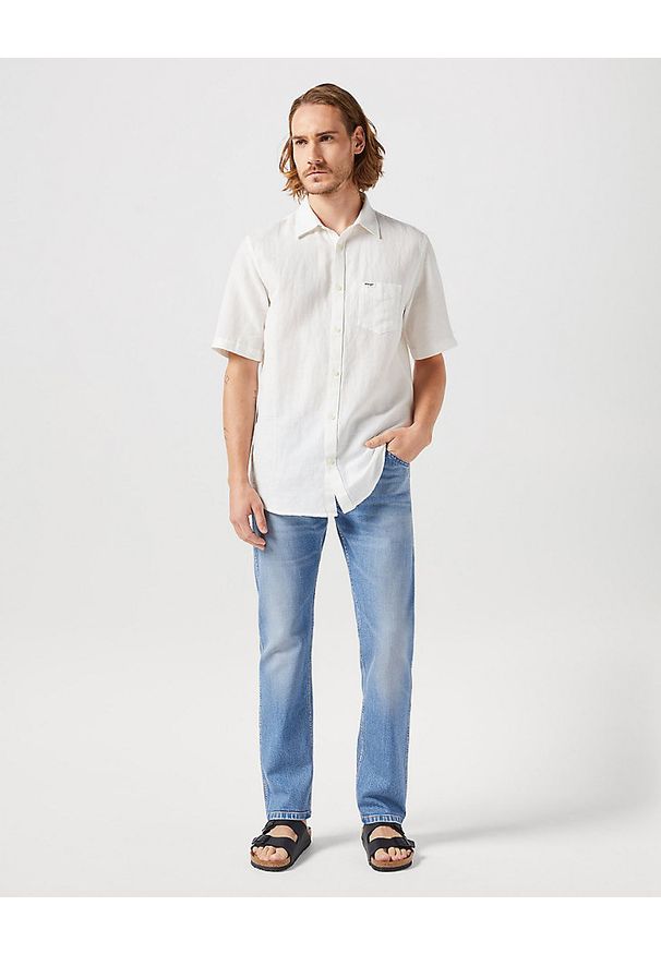 Wrangler - WRANGLER SS 1 PKT SHIRT MĘSKA KOSZULA ELEGANCKA WORN WHITE 112352187 W5K0016804. Styl: elegancki