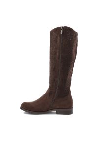 Kozaki damskie S.Barski, wysoka cholewka materiałowe wnętrze zapinane na suwak oraz miękka wkładka, brązowe, HY61-8023. Kolor: brązowy. Szerokość cholewki: normalna. Wzór: ażurowy. Wysokość cholewki: przed kolano. Materiał: materiał. Sezon: zima, jesień. Obcas: na obcasie. Styl: elegancki, klasyczny. Wysokość obcasa: niski #6