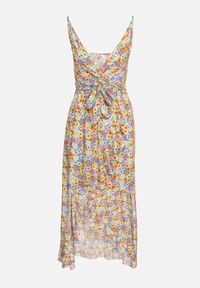 Born2be - Żółta Bawełniana Sukienka na Ramiączkach z Kopertowym Dekoltem i Asymetrycznym Rozcięciem Xiloa. Okazja: na co dzień. Typ kołnierza: dekolt kopertowy. Kolor: żółty. Materiał: bawełna. Długość rękawa: na ramiączkach. Wzór: aplikacja. Typ sukienki: asymetryczne, kopertowe. Styl: casual #7