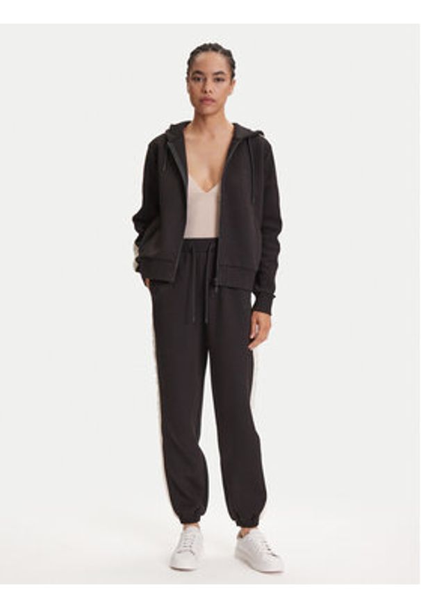 Guess Spodnie dresowe V5YB02 KB3P2 Czarny Regular Fit. Kolor: czarny. Materiał: syntetyk
