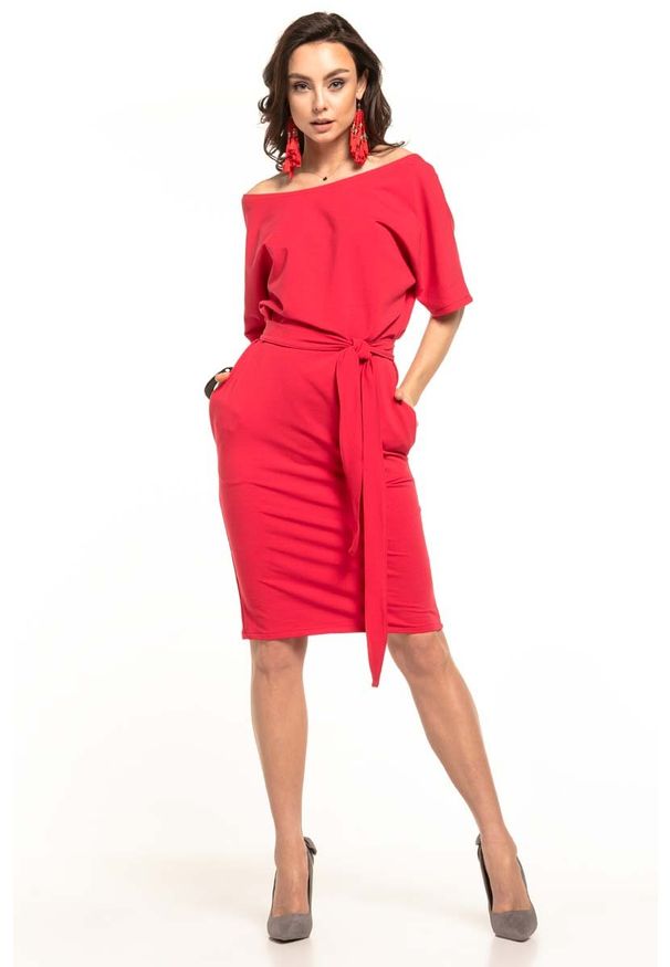 Tessita - Czerwona Dzianinowa Sukienka z Kimonowym Krótkim Rękawem. Kolor: czerwony. Materiał: dzianina. Długość rękawa: krótki rękaw