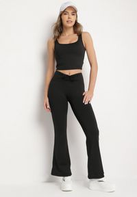 Born2be - Czarny Komplet Sportowy Top na Ramiączkach i Spodnie Dzwony ze Ściągaczem Froessa. Kolor: czarny