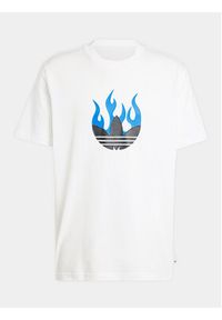 Adidas - adidas T-Shirt Flames Logo IS2944 Biały Loose Fit. Kolor: biały. Materiał: bawełna #5