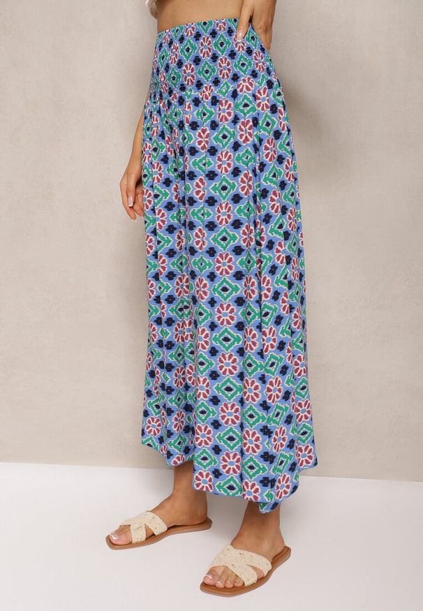 Renee - Niebieskie Szerokie Spodnie Culottes z Bawełnianej Tkaniny w Mozaikowy Wzór Miratte. Stan: podwyższony. Kolor: niebieski. Materiał: bawełna, tkanina. Wzór: aplikacja. Styl: elegancki