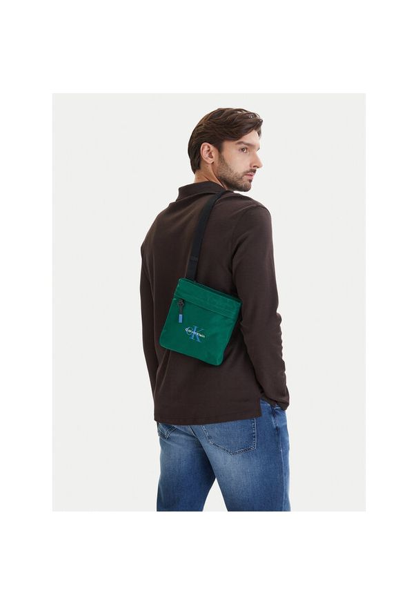 Saszetka Calvin Klein. Kolor: zielony