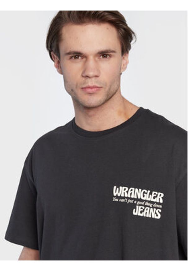Wrangler T-Shirt Slogan W70NEEXV6 112321205 Czarny Relaxed Fit. Kolor: czarny. Materiał: bawełna
