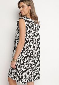 Born2be - Czarna Sukienka z Bawełny o Rozkloszowanym Kroju z Falbankami Zamiast Rękawów Jenalinea. Okazja: na co dzień. Typ kołnierza: kołnierz z falbankami. Kolor: czarny. Materiał: bawełna. Typ sukienki: rozkloszowane. Styl: casual, elegancki #3